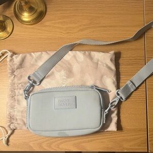 Dagne Dover Mara phone sling